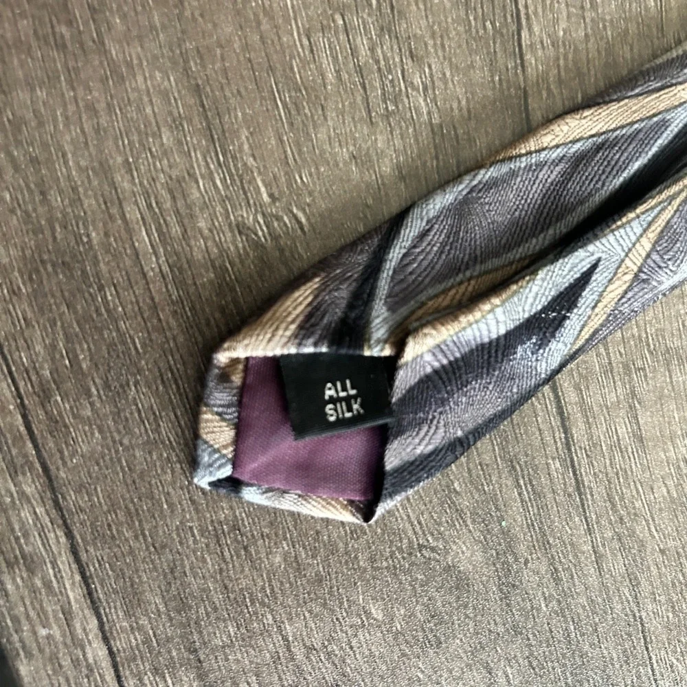 Tom James Men‎ Abstract Geometric Silk Necktie OS Grey Wavy Corporate Formal